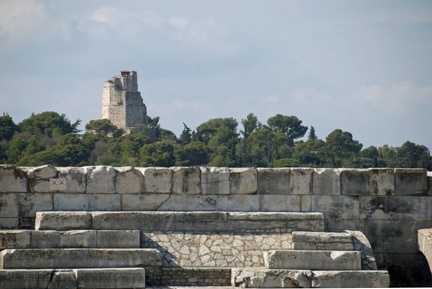 La Tour magne vue du sommet de l'amphithéâtre romain