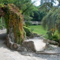 À la grotte (1644 visites) Jardin de la Fontaine à Nîmes À la grotte