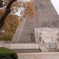 Pyramide du monument aux morts