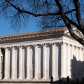 Maison carrée au soleil