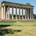 Colonnade de l'ancien théâtre de Nîmes